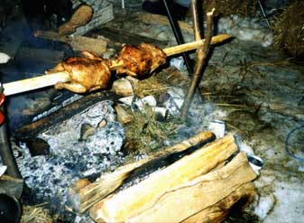 Zwei Grillhähnchen