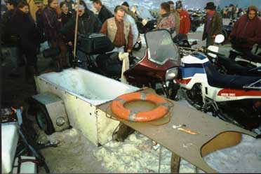 Holländer mit Badewannenbeiboot